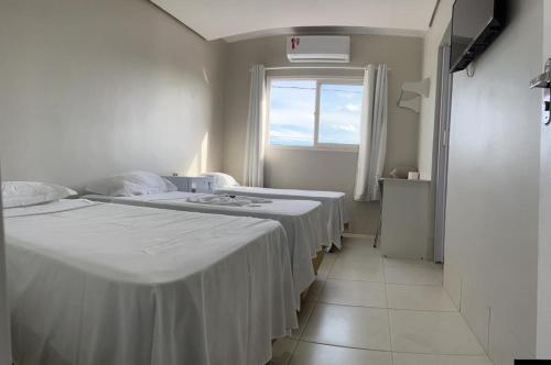 3 twin beds
