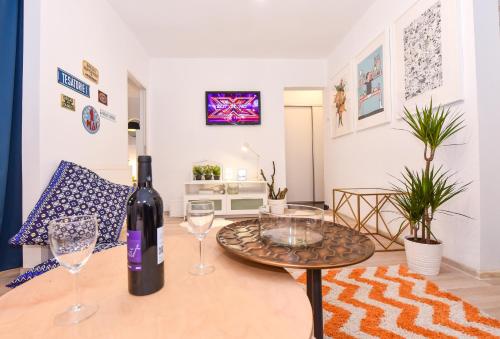 Bohemian Apartment Downtown 4
