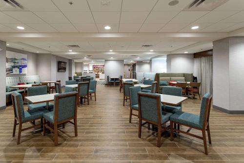 Hampton Inn Madison OH - image 8