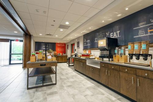 Hampton Inn Madison OH - image 6