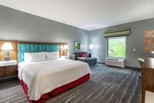Hampton Inn Madison OH - image 11