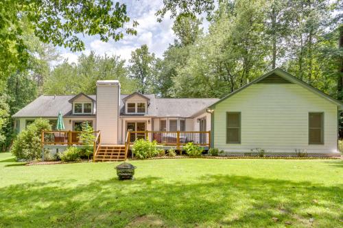 Gainesville Getaway Less Than 1 Mi to Lake Lanier! in Gainesville, USA