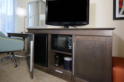 Hampton Inn Charlotte/Cornelius - image 2
