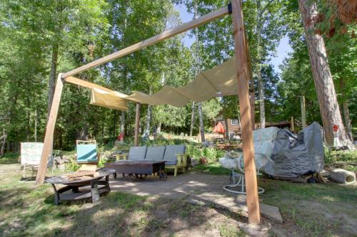 Lakefront Deer River Apt with Dock, Fire Pit and Patio