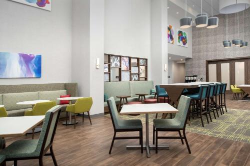 Hampton Inn & Suites Charlotte Airport Lake Pointe in Charlotte, USA