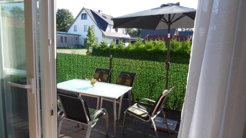Vườn, Ferienhaus-Windflüchter Hirtenweg 3B (Ferienhaus-Windfluchter Hirtenweg 3B) in Zingst