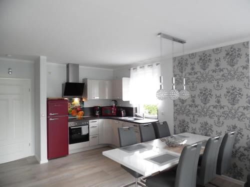 Bếp, Ferienhaus-Windflüchter Hirtenweg 3B (Ferienhaus-Windfluchter Hirtenweg 3B) in Zingst