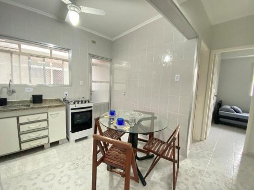 Apartamento encantador próximo da Praia da Enseada (Apartamento encantador proximo da Praia da Enseada) in Vila Julia