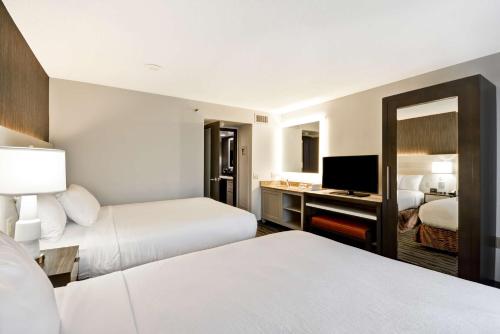 Embassy Suites Charlotte - image 6