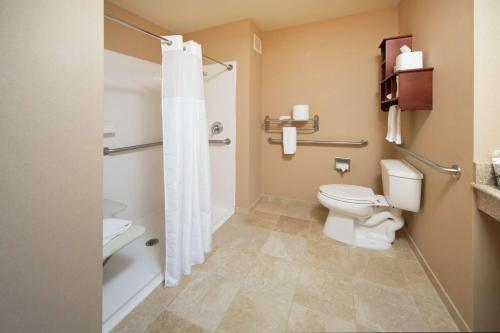 Queen Room with Two Queen Beds and Roll-In Shower - Mobility and Hearing Access/Non-Smoking