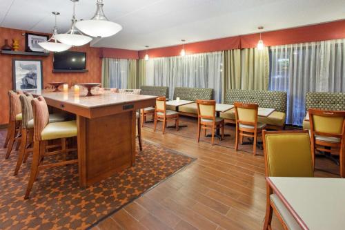 Hampton Inn Columbus-East