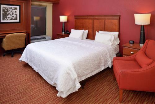 Hampton Inn Columbus-East - image 2