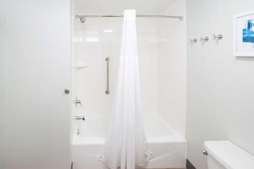 Hampton Inn Christiansburg/Blacksburg - image 13