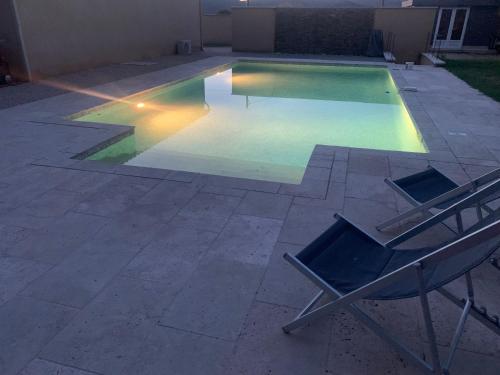 Villa et chalet avec piscine proche Aix & Luberon