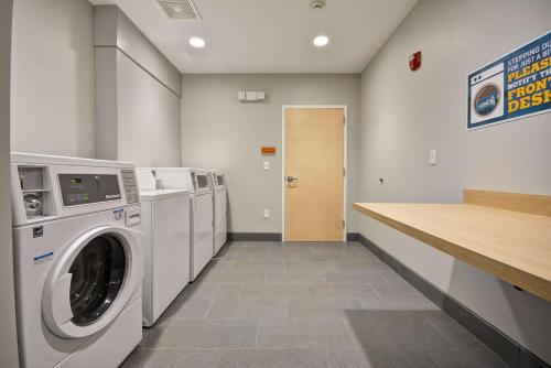 Home2 Suites By Hilton Blue Ash Cincinnati - image 11