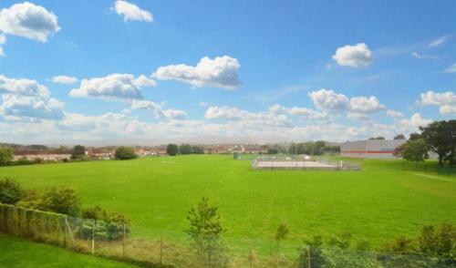 A Home from home with a view of the downs - Apartment - Ratton Village