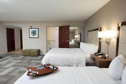 Hampton Inn & Suites Cincinnati-Union Centre