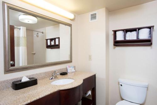 Hampton Inn & Suites Cincinnati-Union Centre