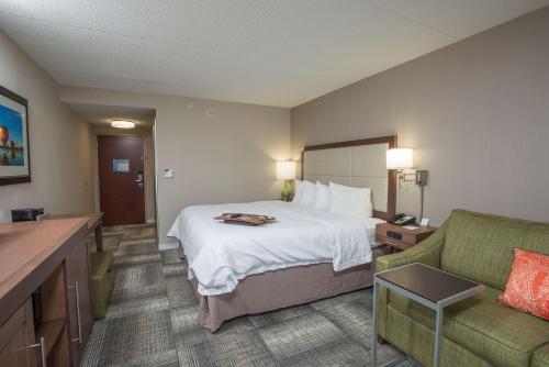 Hampton Inn & Suites Cincinnati-Union Centre