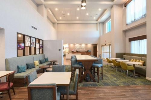 Hampton Inn & Suites Cincinnati Liberty Township