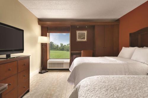 Hampton Inn Cincinnati Kings Island - image 9