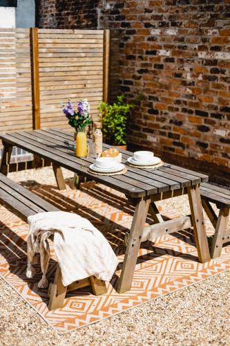 BRACKEN COTTAGE, The Lanes Cottages, Stokesley