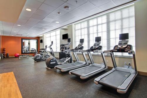 Hampton Inn and Suites Cincinnati - Downtown - image 9