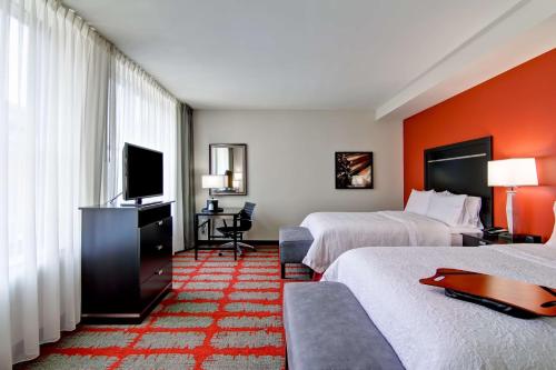 Hampton Inn and Suites Cincinnati - Downtown - image 3