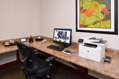 Hampton Inn & Suites Wilmington - image 8