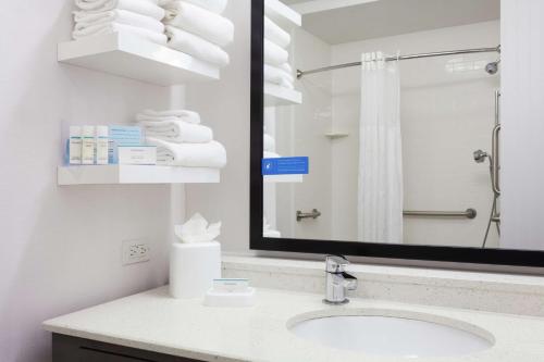 Hampton Inn & Suites - DeLand - image 2