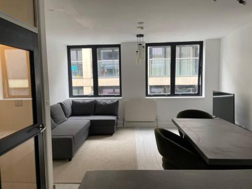 Beautiful 2-Bed Apartment in Central London - main image
