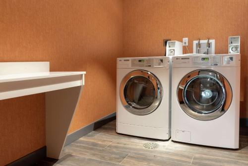Hampton Inn & Suites Xenia Dayton - image 12