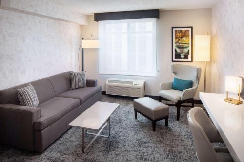 King Room with Sofa Bed and City View - Hearing Accessible