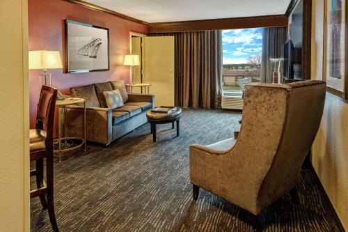DoubleTree by Hilton Decatur Riverfront - image 9