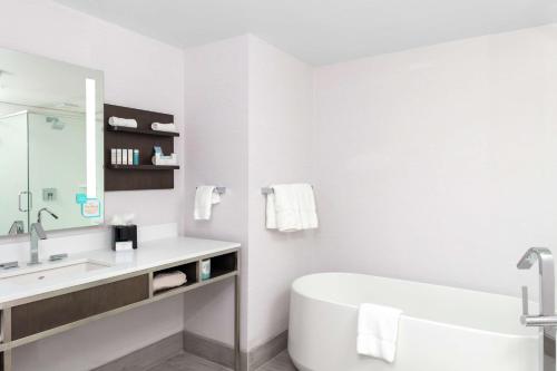 Hilton Garden Inn Denver/Thornton - image 6