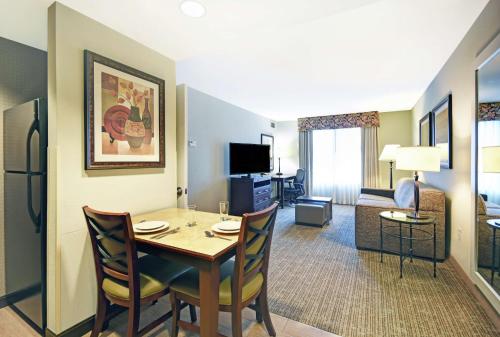 Suite with Two Queen Beds and Tub - Mobility and Hearing Access/Non-Smoking