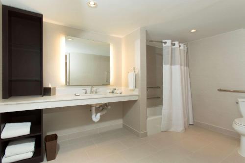 Doubletree by Hilton Hotel Deerfield Beach - Boca Raton Room Type - Queen Room - Disability Access