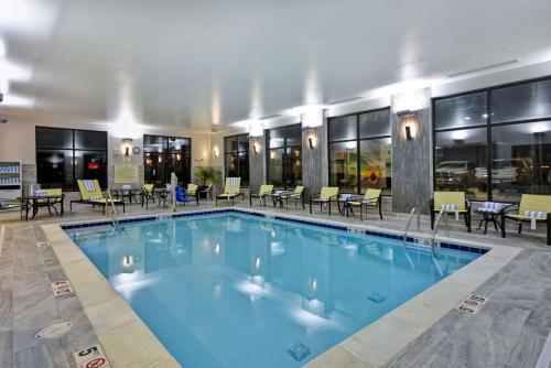 Hampton Inn & Suites Detroit/Warren - image 13