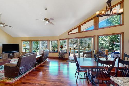 Lakeside Living in Lake Arrowhead, USA