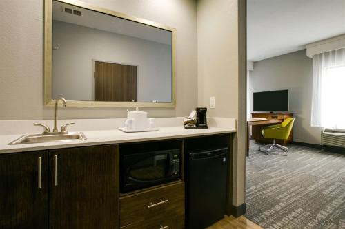 kuhinja, Hampton Inn & Suites Dallas/Ft. Worth Airport South in DFW Airport