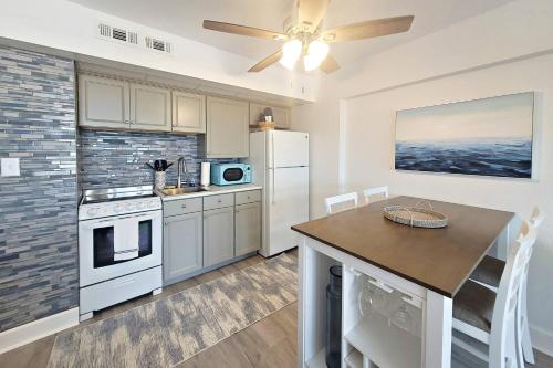 Hawaiian Inn Beach Resort Unit 221 in Daytona Beach Shores, USA