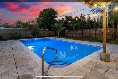 Beach Vacation Home 4 BR w/ Pool near West Palm Beach