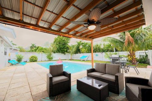Beach Vacation Home 4 BR w/ Pool near West Palm Beach in Lake Worth, USA