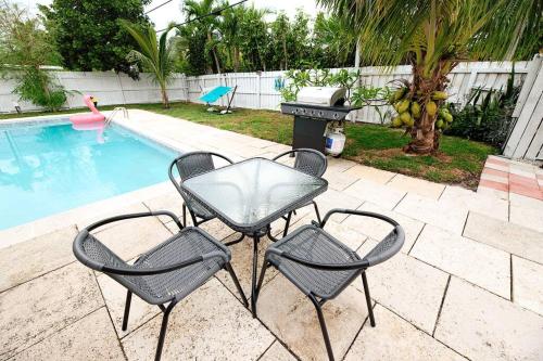 Beach Vacation Home 4 BR w/ Pool near West Palm Beach in Lake Worth, USA