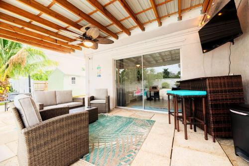 Beach Vacation Home 4 BR w/ Pool near West Palm Beach in Lake Worth, USA