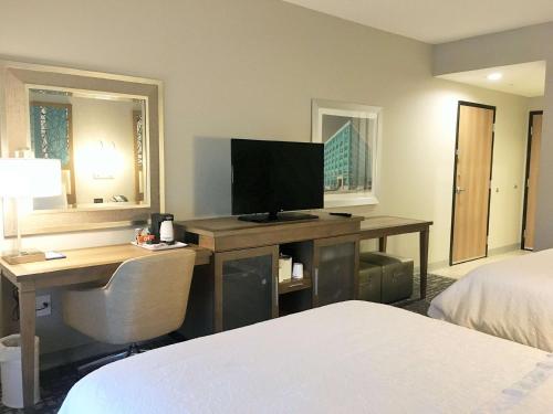 2 queen beds