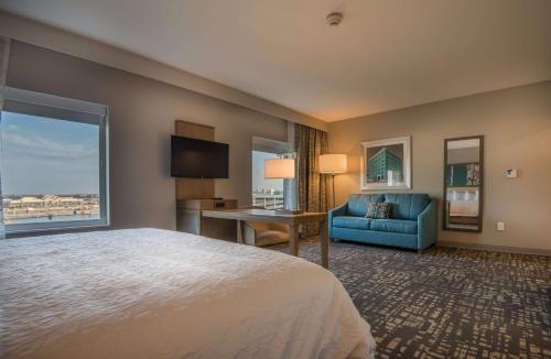 Hampton Inn & Suites Dallas-The Colony - image 9