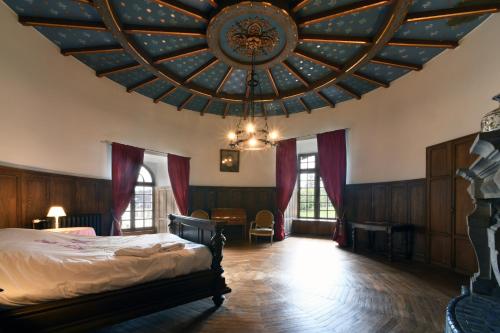 Château de Bellignies TOUR (Chateau de Bellignies TOUR) in Amfroipret