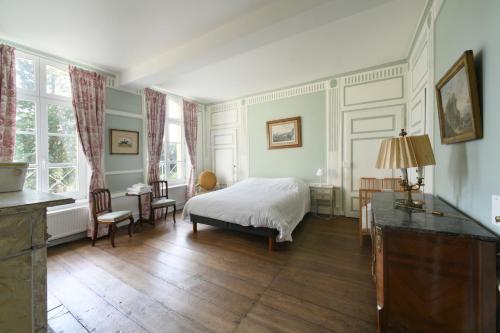 Château de Bellignies TOUR (Chateau de Bellignies TOUR) in Amfroipret