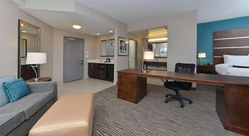 Hampton Inn By Hilton & Suites Des Moines Downtown